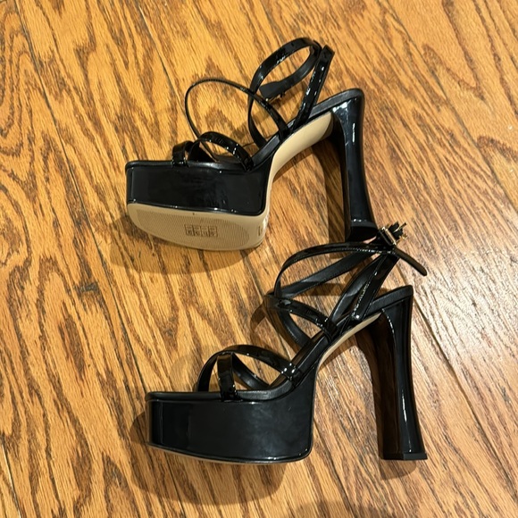 Michael Kors Paola Platform Sandal NWOT - Picture 2 of 5
